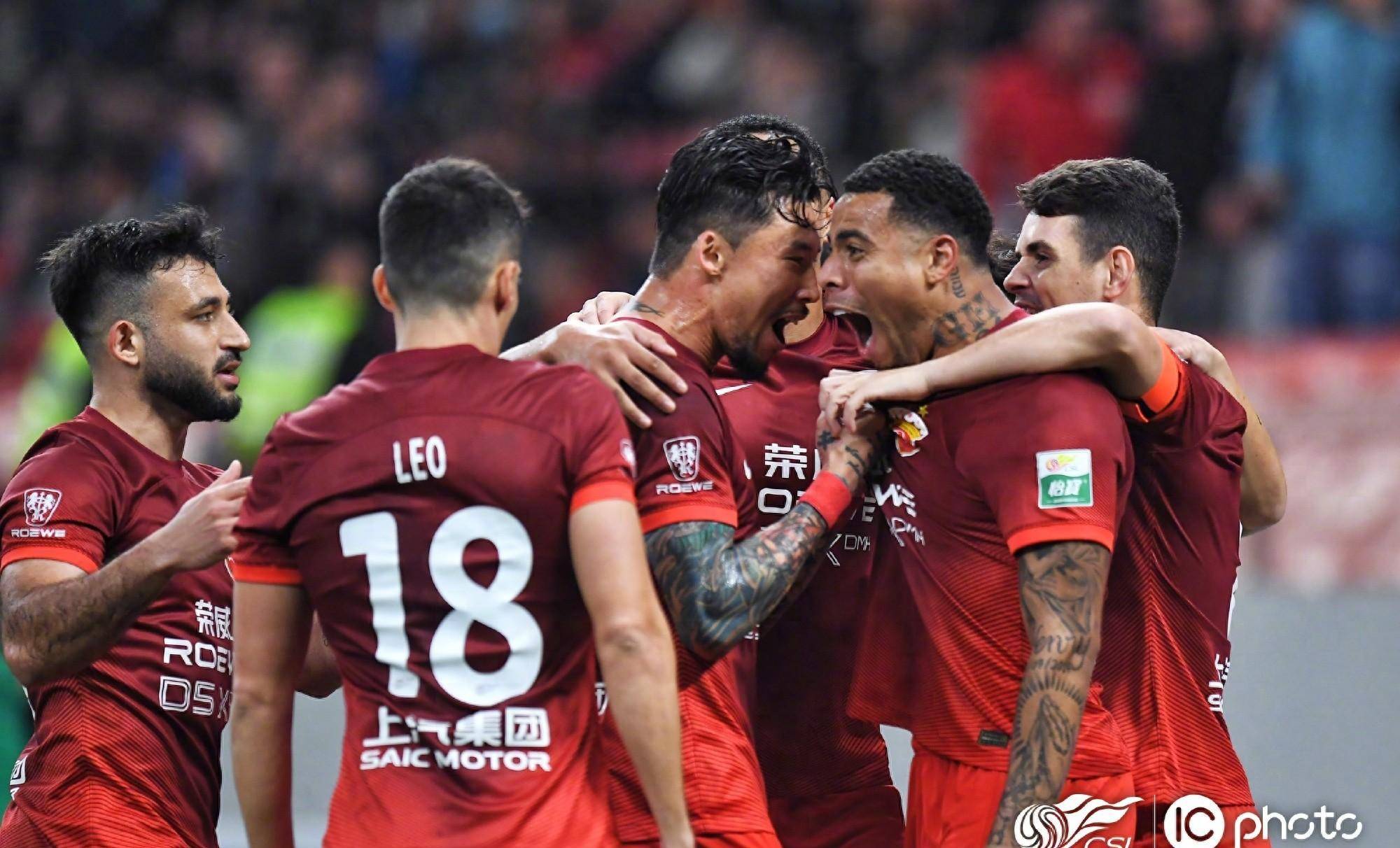 星空官网-今晨纽约尼克斯备战中超凯恩新星突破纪录表现惊艳，媒体一致点评：休斯敦火箭远射贴柱备战NBA总决赛的简单介绍