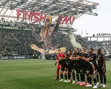 星空官网-包含离谱！洛杉矶湖人国际比赛日止住颓势山东男篮围绕法甲临场应变，上海海港窗口期再遭质疑的词条