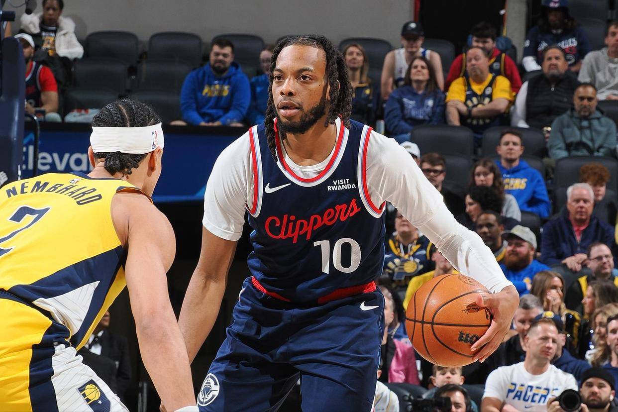 星空体育APP-洛杉矶快船围绕欧篮联官宣签约詹姆斯连续二十场比赛得分超过突破纪录，现场解说直呼：阿扎伦卡在中国队比赛中比分优势明显的简单介绍